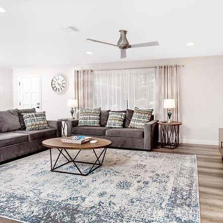 Modern Home, Heated Pool, Close To Beaches! 塔彭斯普林斯 外观 照片
