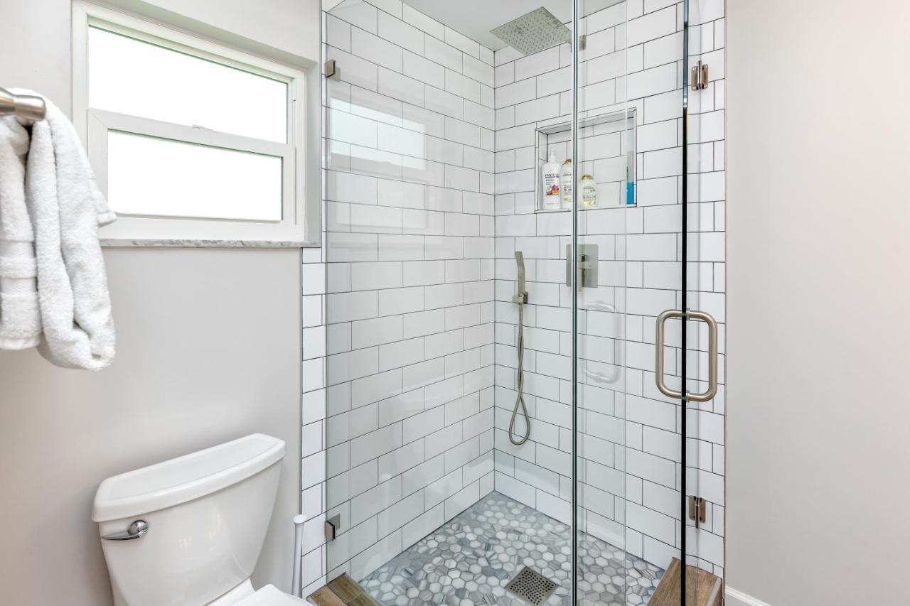 Modern Home, Heated Pool, Close To Beaches! 塔彭斯普林斯 外观 照片